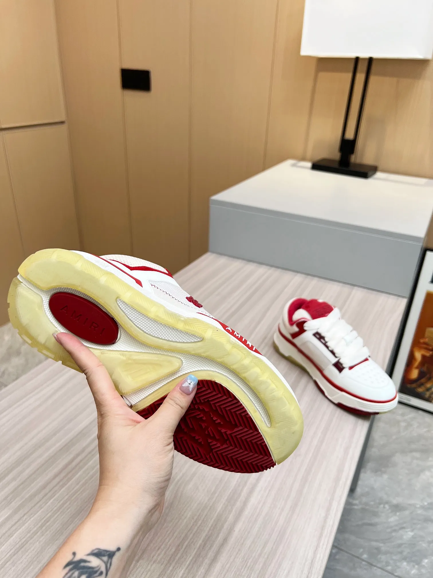 p620💰Men's shoes Amiri Emile's 2023 spring and summer new MA-1 bread shoes, couple models, casual sports shoes, sneakers Amiri gave up the rock punk style in the new season and used a large number of unsaturated colors, Morandi tones, whether you see or wear them, it will make people very happy. The large tongue of the bread shoes continues, shortens the length of the shoe body, thickens the midsole, and the toe part is more rounded. Amiri's brand letters and MA logo appear on the side of the shoe. Fabric: Original customized imported first-layer cowhide + mesh. Lining: Original customized breathable towel lining. Outsole. Foam combination material. Bottom thickness: 4CM. Size: Men's 39-45